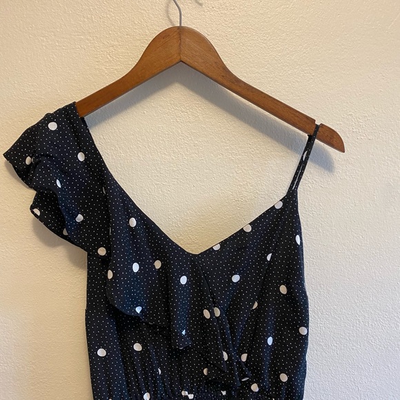 Black and white polka dot dress with ruffle front. - Picture 2 of 5